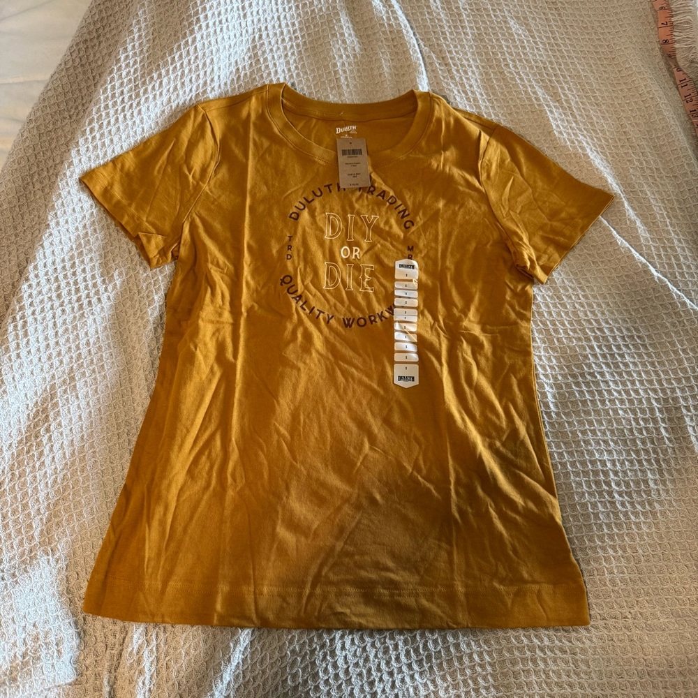 Duluth Trading women’s DIY or Die Mustard Graphic Tee size small